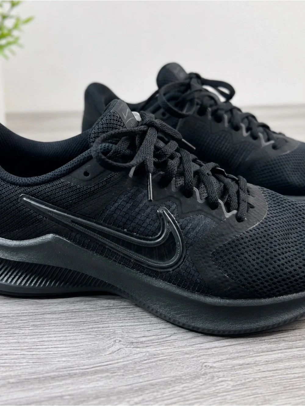 Nike Downshifter 12 Triple Black Running Shoes Men’s Athletic Sneakers Size 7.5